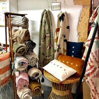 À L'effet canopée, retrouvez un joli corner à plaids qui s'accordent parfaitement aux coussins @maradji tout juste reçus ! Ils sont d'ailleurs aussi dispo à Lyon 2 !
Les plaids sont quasi tous à 26 euros et les coussins sont à 35 euros ! De quoi passer un bel automne/hiver au chaud non ?